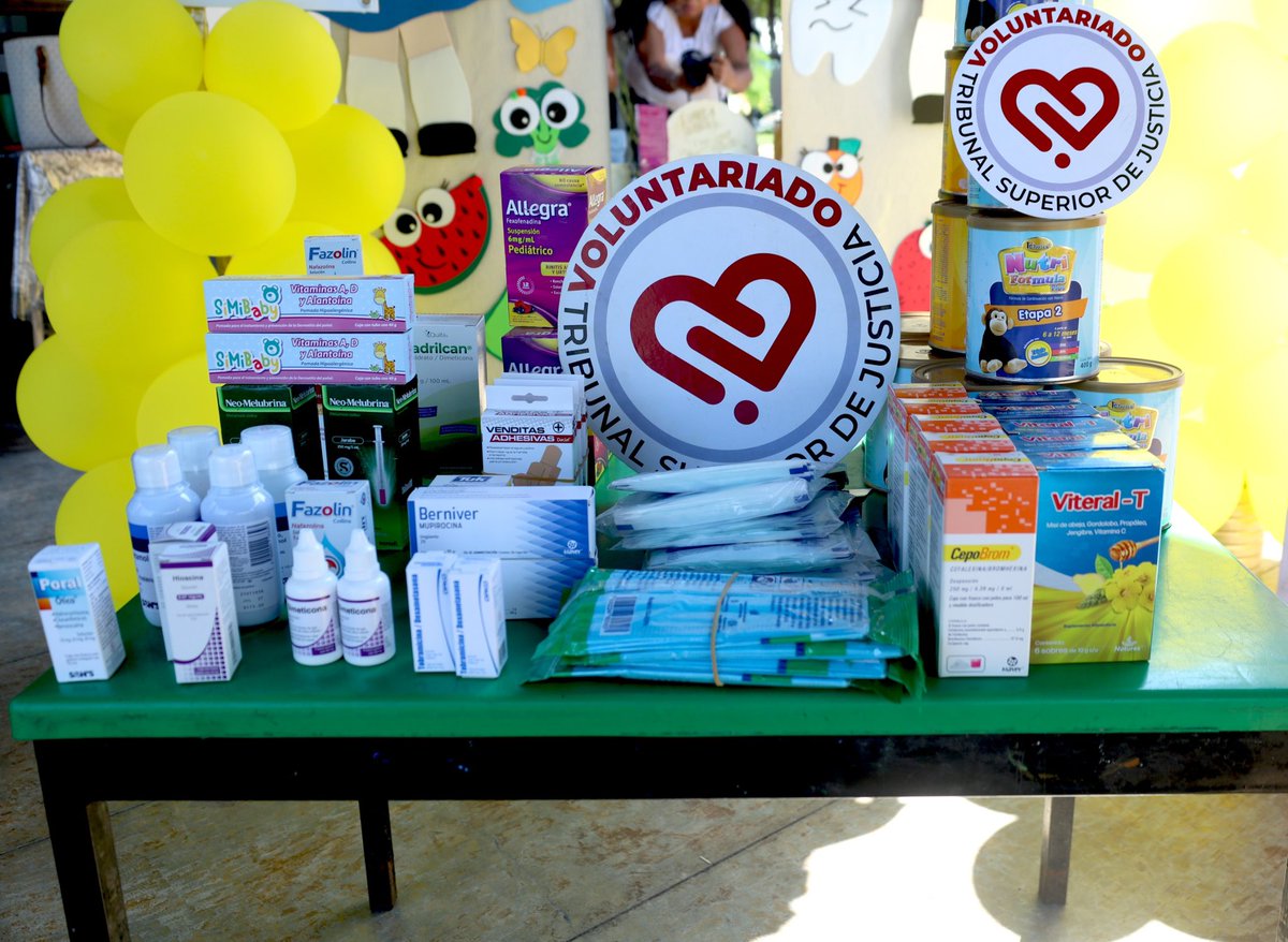 El Voluntariado del Tribunal Superior de Justicia, encabezado por su coordinadora Paola Hernández de Reséndez, realizó la entrega de medicamentos y material de curación al Centro de Atención Infantil (CAI) Julieta Campos de González Pedrero, como parte de sus acciones solidarias