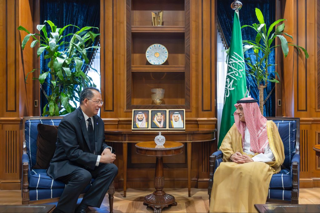 KSAmofaEN's tweet photo. #Riyadh | Minister of State for Foreign Affairs, Member of the Council of Ministers, and Envoy for Climate H.E. @AdelAljubeir received Ambassador of Thailand to Saudi Arabia, Mr. Darm Boontham, who bid farewell on the occasion of the end of his tenure as his country’s Ambassador to the Kingdom.
