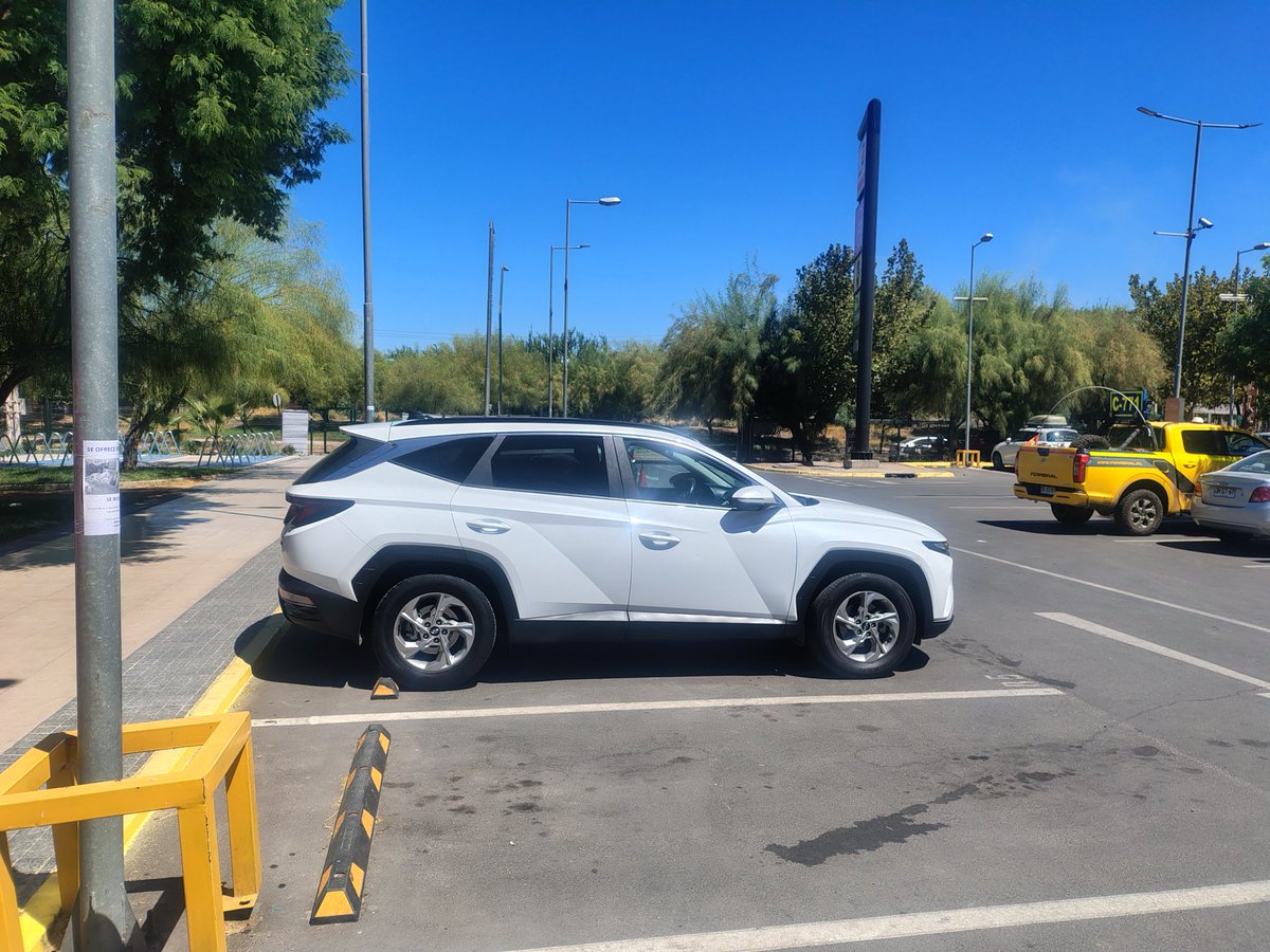 MiguelH49131505's tweet photo. @chile_ventas  se vende por apuro económico, único dueño , prácticamente nueva , cero detalles . Hyunday Tucson 2022 💯 coreana , automática 
$16800000 conversable . #chile #hyundai #tucson #nx4 #autoschile #tiotito #coreana https://t.co/2sVTGnu1OC