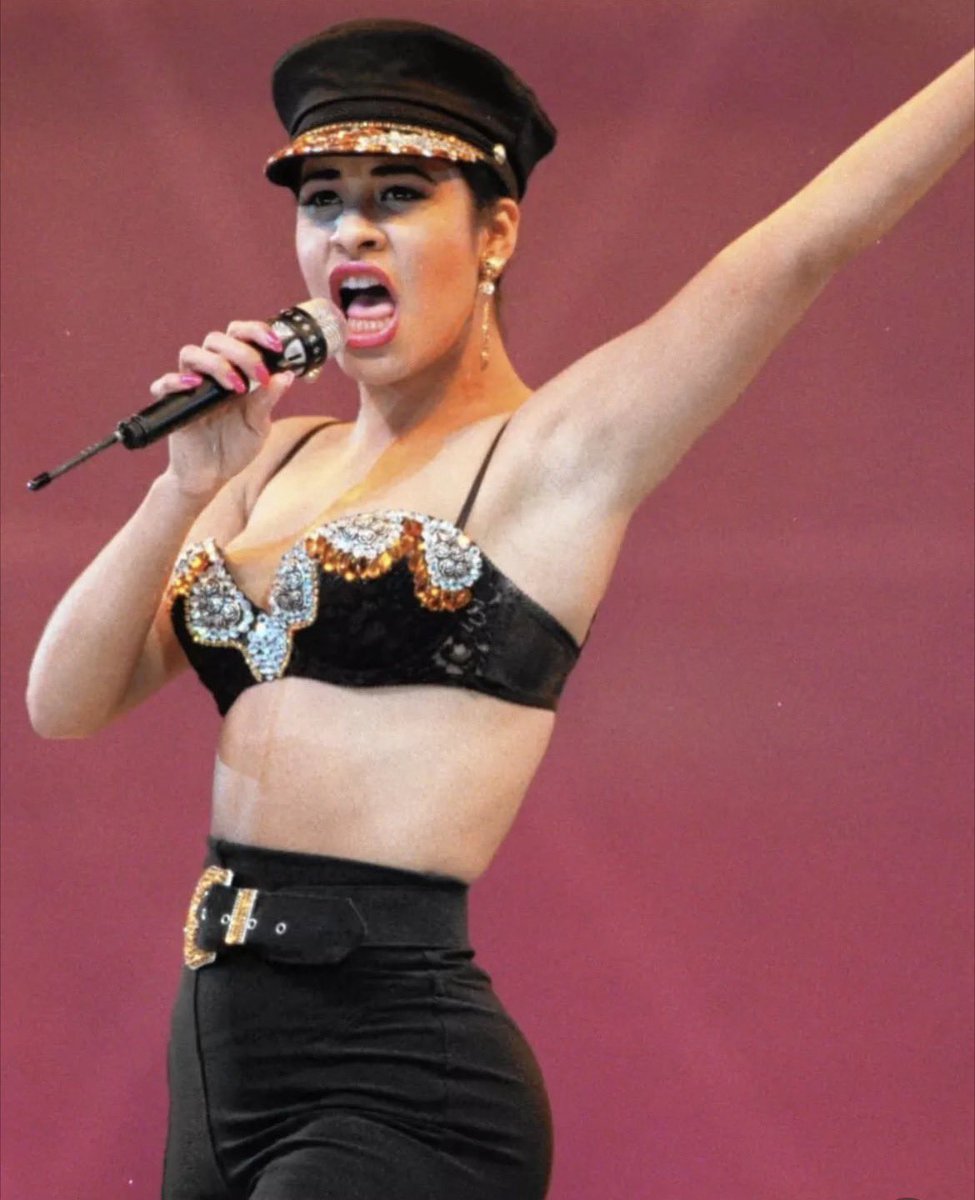 slantorrez's tweet photo. Paying homage to the legend #selenaquintanillaperez https://t.co/PBJE8gwaiE