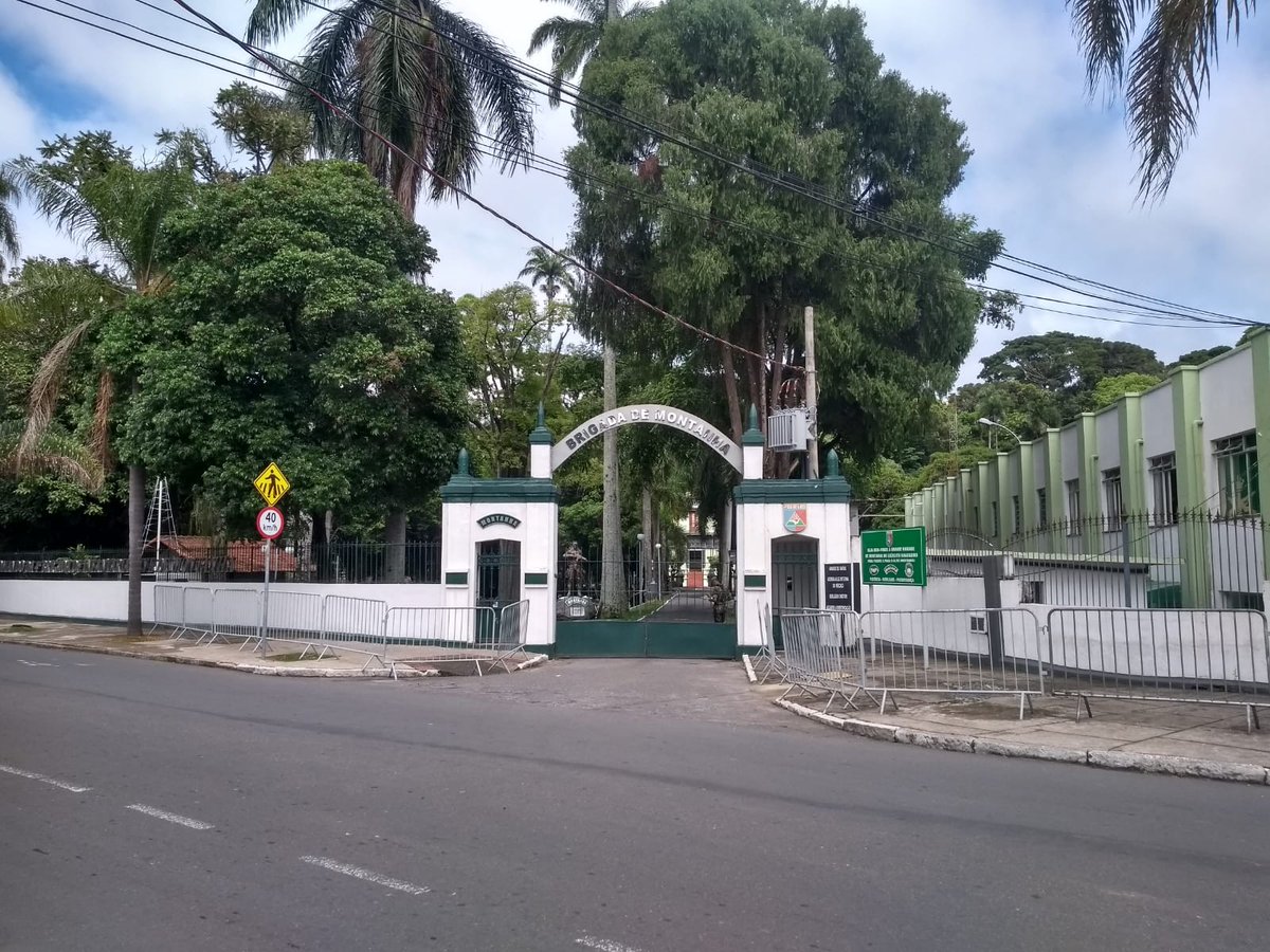 Militar do Exército recebe ameaça por telefone e faz disparos no meio da rua em Juiz de Fora >> glo.bo/n64t5mu