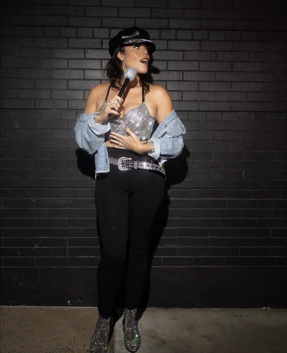 slantorrez's tweet photo. Paying homage to the legend #selenaquintanillaperez 
Ate or???? https://t.co/lkTx1DjgBx