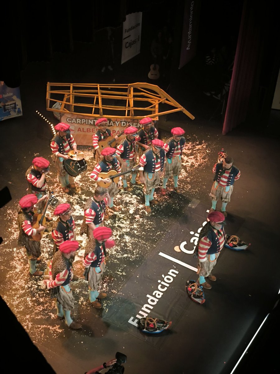 🔨"Los pájaros carpinteros", la comparsa de Nene Cheza <a href="/comparsanene/">Comparsa Nene Cheza</a>, ahora sobre las tablas. 

Emotivo pasodoble cantado también por Antonio Pedro Serrano, el Canijo de Carmona. 

#COAC2026S4 #COAC2026 #COAC