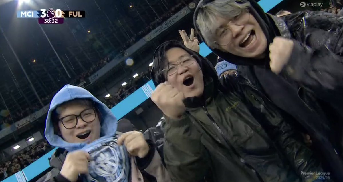 📸 - Manchester City fans celebrating!