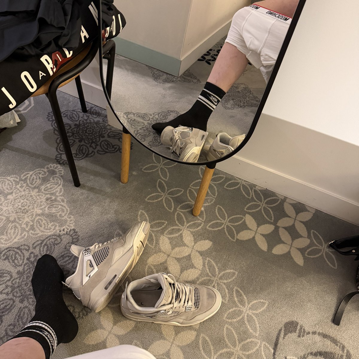 Sneakzlad tweet media