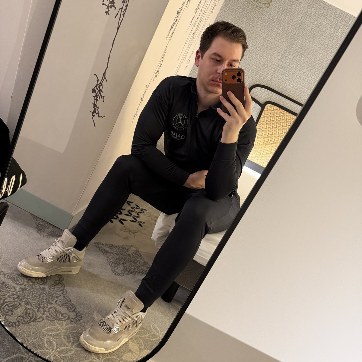 Sneakzlad tweet media