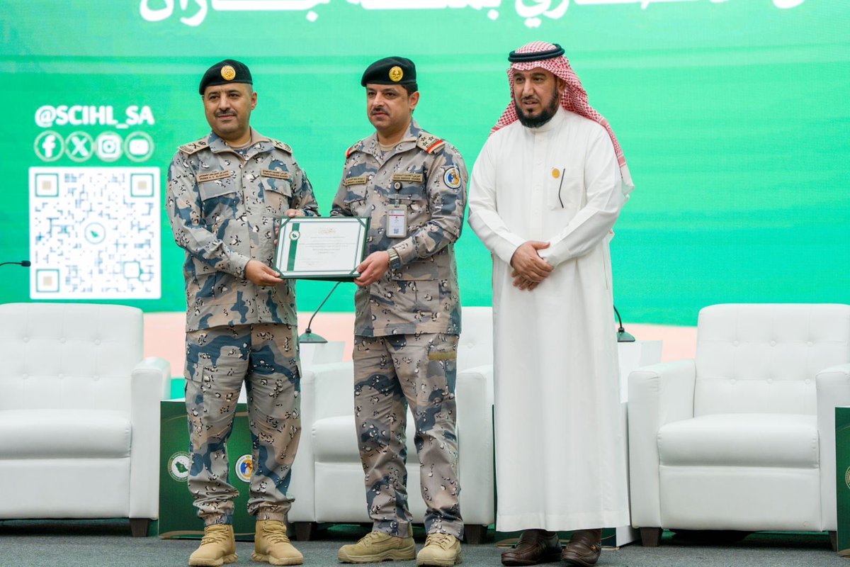 SCIHL_SA's tweet photo. نظّمت اللجنة الدائمة جلسة حوارية بعنوان «القانون الدولي الإنساني على المستوى الوطني» أكدت أهمية ترسيخ الامتثال على المستويين العسكري والمدني، مع تكريم المشاركين بالتعاون مع حرس الحدود بجازان.

#الإنسان_أولًا_في_السلم_والحرب https://t.co/778cAxKFot