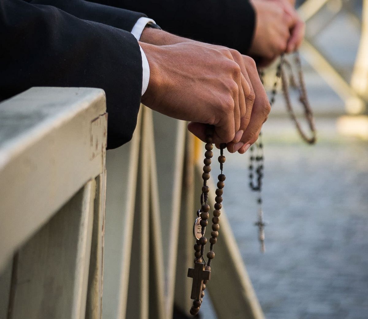 Le vocazioni si conservano solo con la preghiera. Chi lascia la preghiera, certamente lascerà la vocazione. Ci vuole orazione e molta orazione.
~ Giovanni Bosco