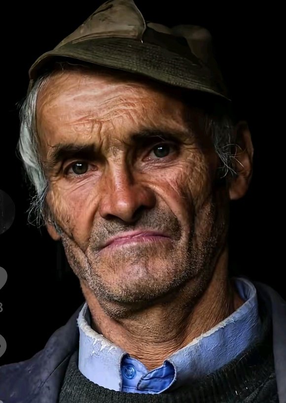 مايبدو هدوء هو ليس هدوء بل أعتياد طويل على أن الروح تعودت كيف تعيش فوق الركام دون أن تشير إليه 
 _هدوء مخيف لايشبة السلام بل يشبة التخلي عن كل محاولة