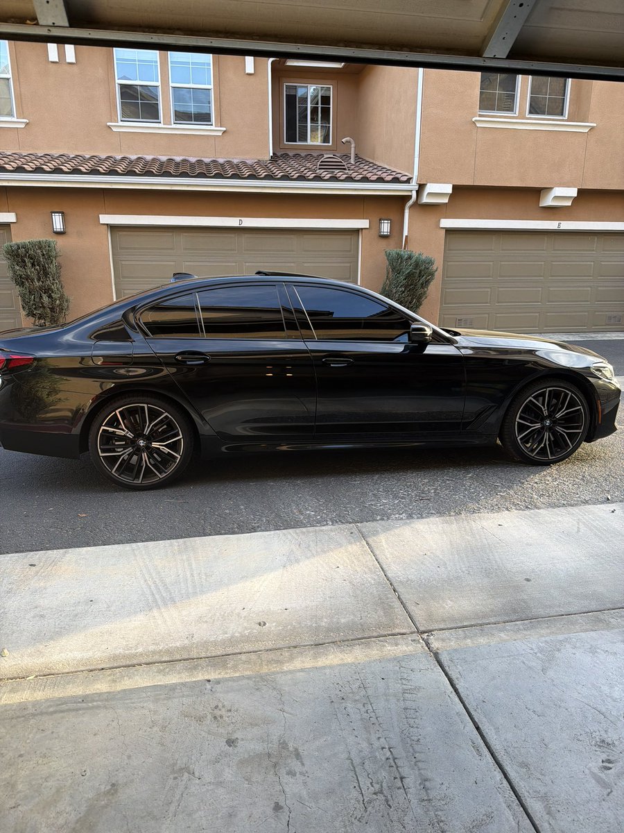 Abstract tweet media