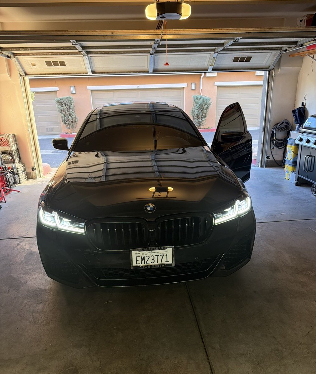 Abstract tweet media