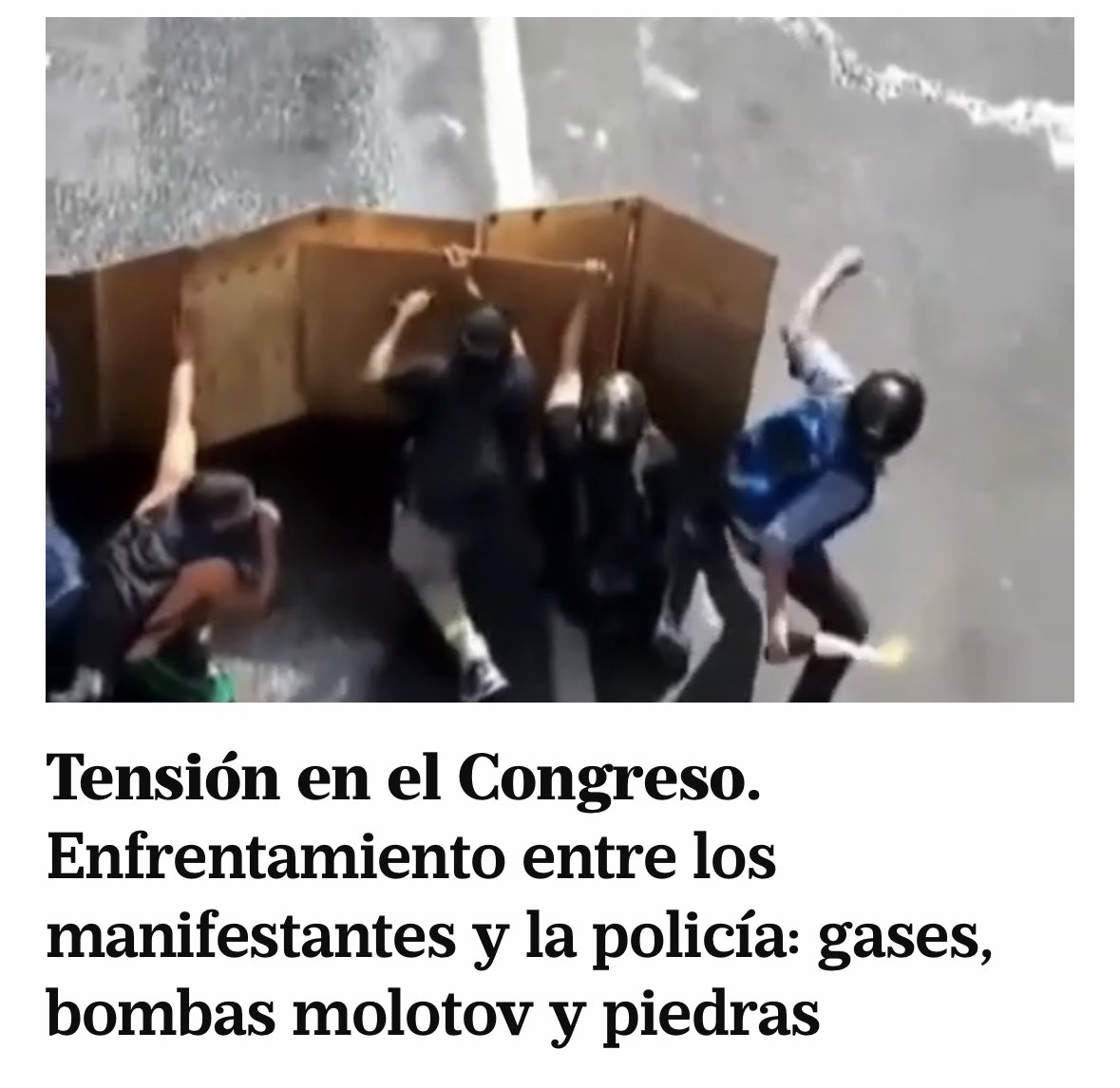No veo ningún “ENFRENTAMIENTO”, veo un subversivo tirando una bomba molotov, instrumento apto de ser considerado un ARMA en un intento de asesinato.