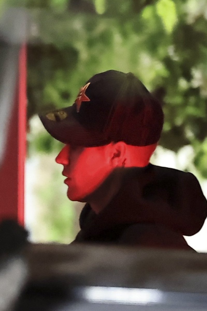 offmybieber's tweet image. JUSTIN SHAVED OMG