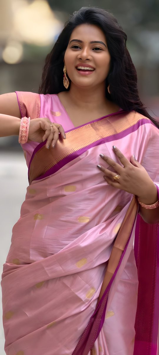 PVeerapandi's tweet photo. "புன்னகை பூத்த பொழுது உலகமே ரொம்ப அழகு ஆகிடும் 💕✨ #PinkMagic #DhivyaDuraisamy" HD https://t.co/Ny6VsgFhs6