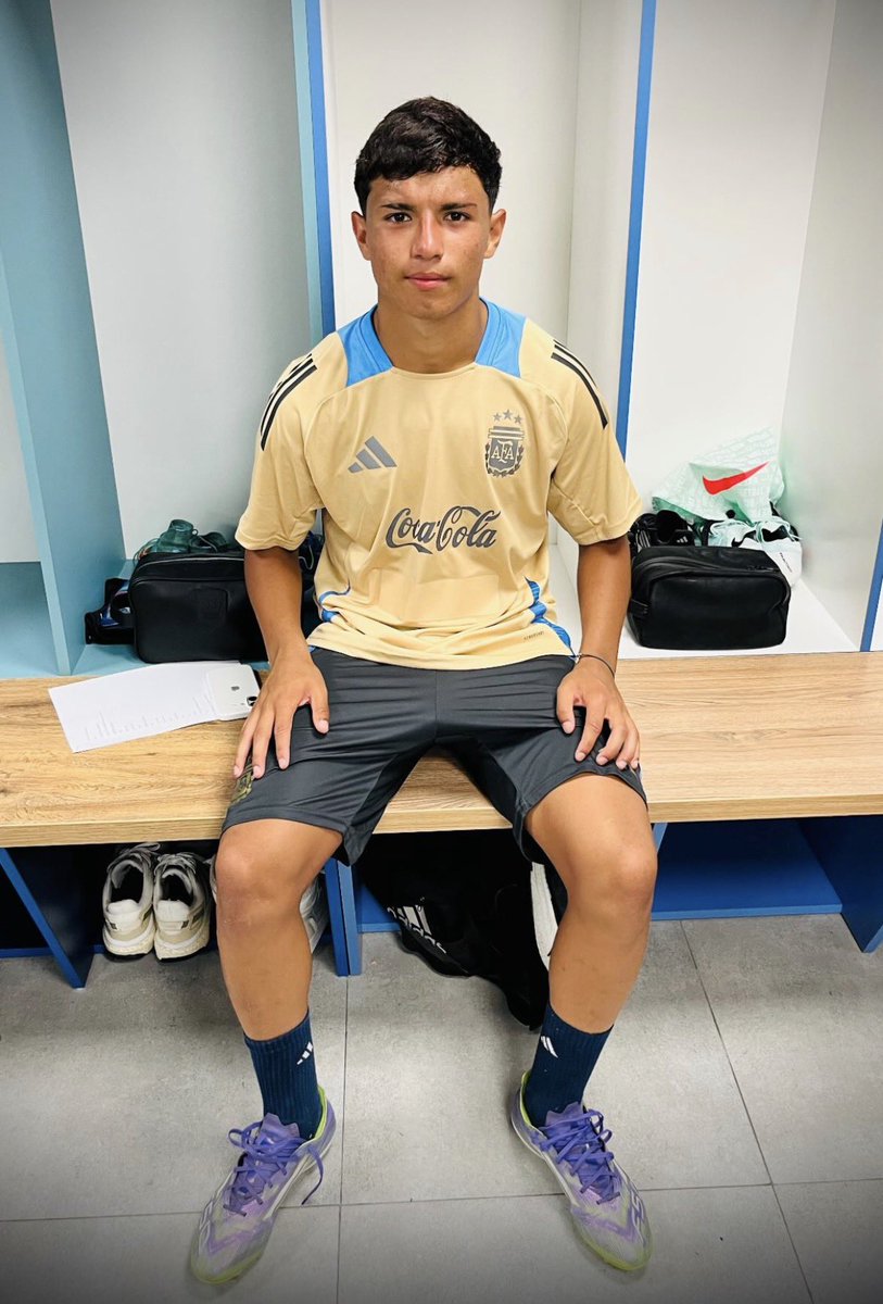 Felicitaciones Genaro Puigdellibol y Maximiliano Giammatolo, categoría 2010, por la convocatoria a la Selección Argentina Sub 16. @sanlorenzo
Vamos los pibes !! 👏🏻💙❤️