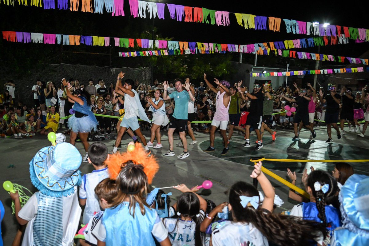 Vecinos y vecinas de todas las edades celebraron el cierre de las #ColoniasDeVerano 2026 en los polis Ricardo Rojas, Pacheco y El Zorzal. 🎉🐯
Conocé todas las actividades que podés realizar durante el año en <a href="/DeportesTigre/">DeportesTigre</a>. 
#TigreEsMiVida
