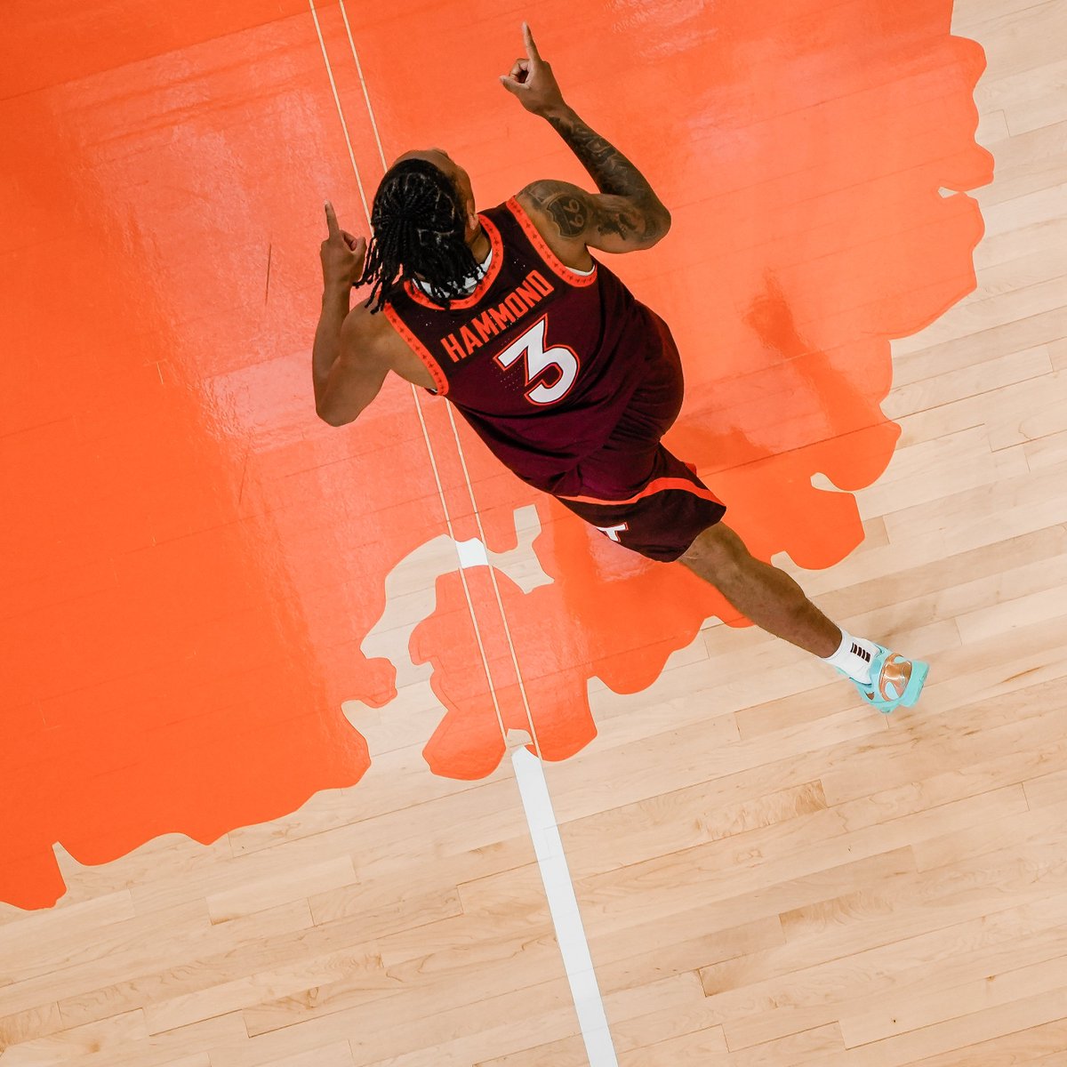 HokiesMBB's tweet photo. winning time 😤 https://t.co/JM8PQakmpr