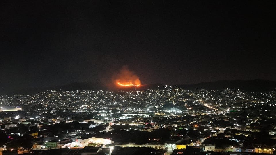 Solicitamos apoyo para el incendio que avanza con rapidez en la zona de Monte Albán <a href="/INAHmx/">INAH</a> <a href="/SEMARNAT_mx/">SEMARNAT México</a> #URGENTE #Oaxaca