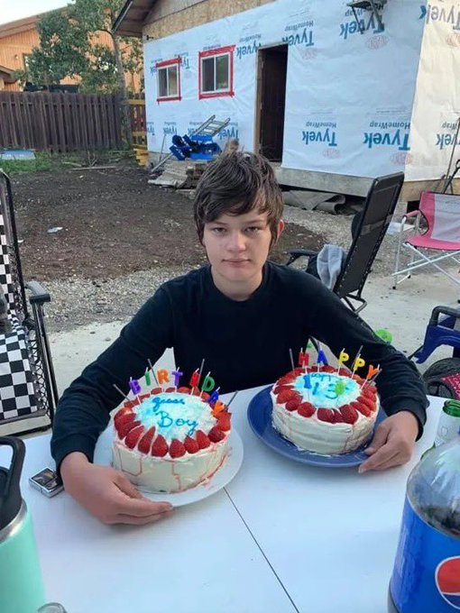 MarioNawfal's tweet image. 🚨🇨🇦 NEW PHOTOS SURFACE OF TRANS CANADIAN SCHOOL SHOOTER GRINNING WITH RIFLE YEARS BEFORE MASSACRE

Jesse Van Rootselaar, 18, killed his mother and 11-year-old stepbrother at home before heading to Tumbler Ridge Secondary School and murdering six more. 

He died from a…