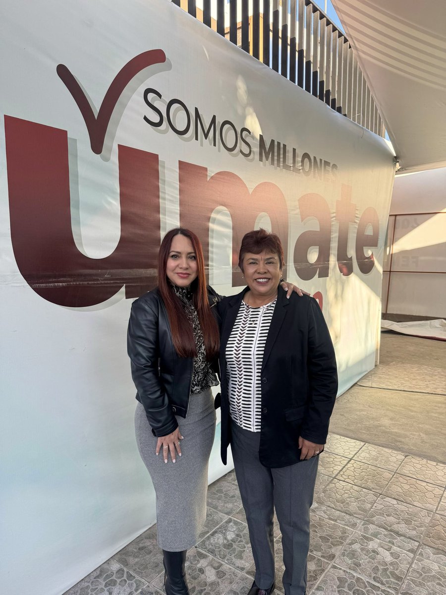 Sandra12Amaya's tweet photo. 🙌🏻💪🏻 ¡Unidad y compromiso para fortalecer nuestro movimiento! 

Me reuní con diputadas y diputados locales de Morena, junto a nuestra dirigencia estatal, mi amiga, Lulú García. Reafirmamos que el trabajo en equipo y la coordinación son clave para seguir avanzando con firmeza. 

Construimos desde la unidad, con responsabilidad y compromiso por #Durango. #SeguirAvanzando