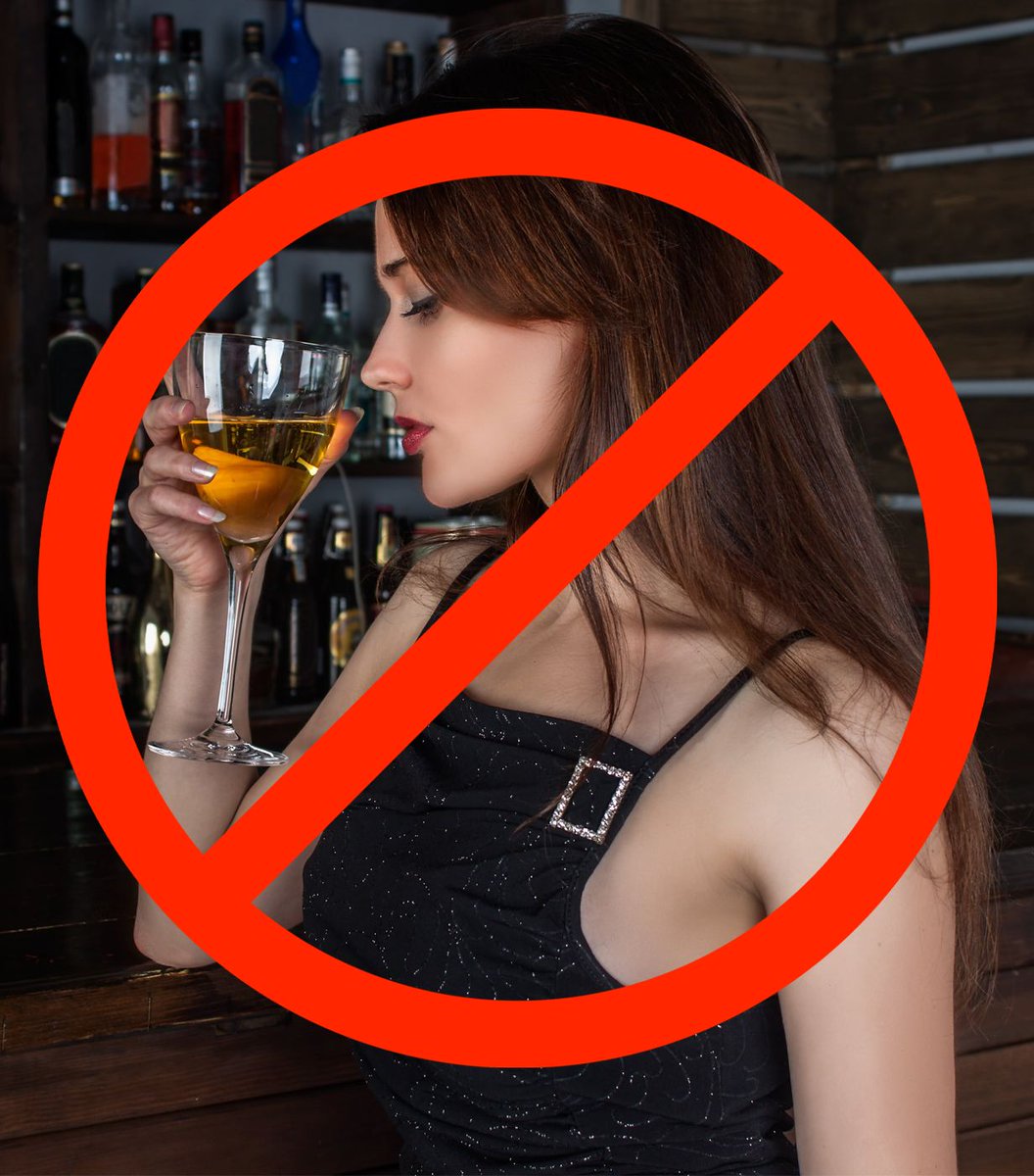 Dexerto's tweet photo. Heineken are laying off 6000 staff due to falling beer demand, as studies show Gen Z are drinking less than previous generations https://t.co/BTHS12atPS