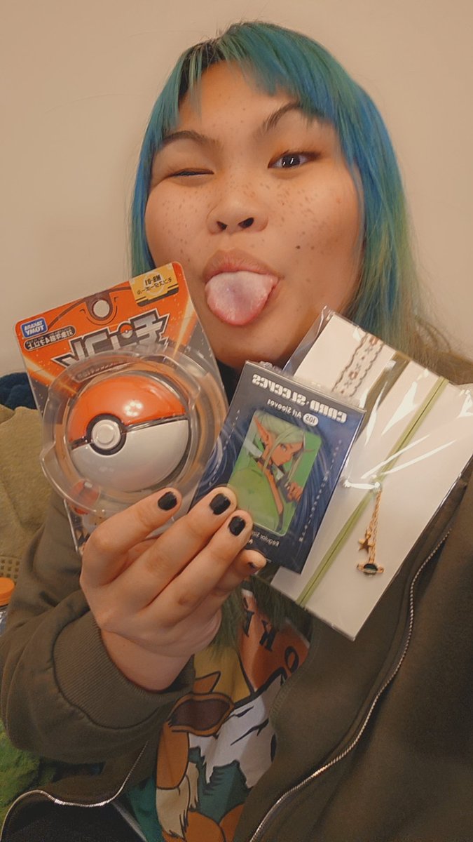grandestgenesis's tweet photo. I wanna say thank you personally to the fan that bought me these gifts!! I got a pokeball, neck accessories, some MTG card sleeves, and sexy lingerie!! You made my day and I hope that your kindness returns home to you!! I love you~ 🥰💚✨ https://t.co/MVBuFvNQih