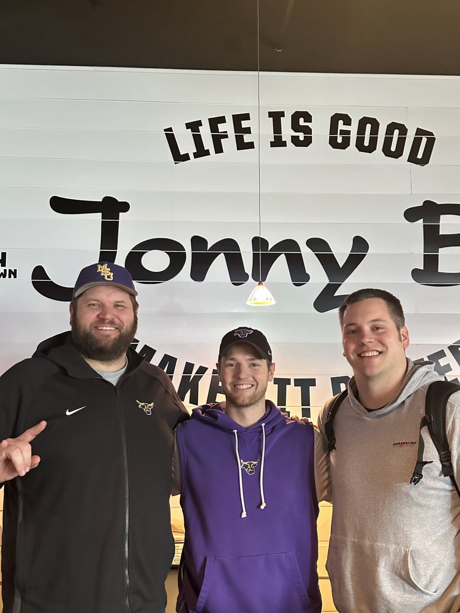 maverick_scoop's tweet photo. Loved having alum @EvanPerrizo talk with us about fundraising and catching up on the good old days! 🤘🏽😈#MavFam https://t.co/RlluT3bp87