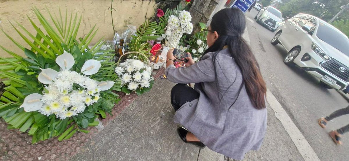 TheFreemanNews's tweet photo. LOOK: A few individuals were seen on Wednesday offering flowers and other items at the site in Maria Luisa Village, Barangay Banilad, Cebu City, where young businessman Kingston Ralph Ko Cheng was killed in a hit-and-run incident. 

| via Joy Torrejos #TheFreeman #Cebu https://t.co/Y6xD1KDTy3