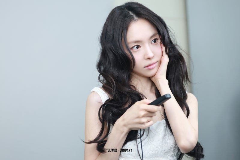 [손나은] '포토이즘' 촬영 비하인드 (출처 : 제이와이드컴퍼니 | 네이버 블로그) #손나은 

m.blog.naver.com/jwidecompany/2…