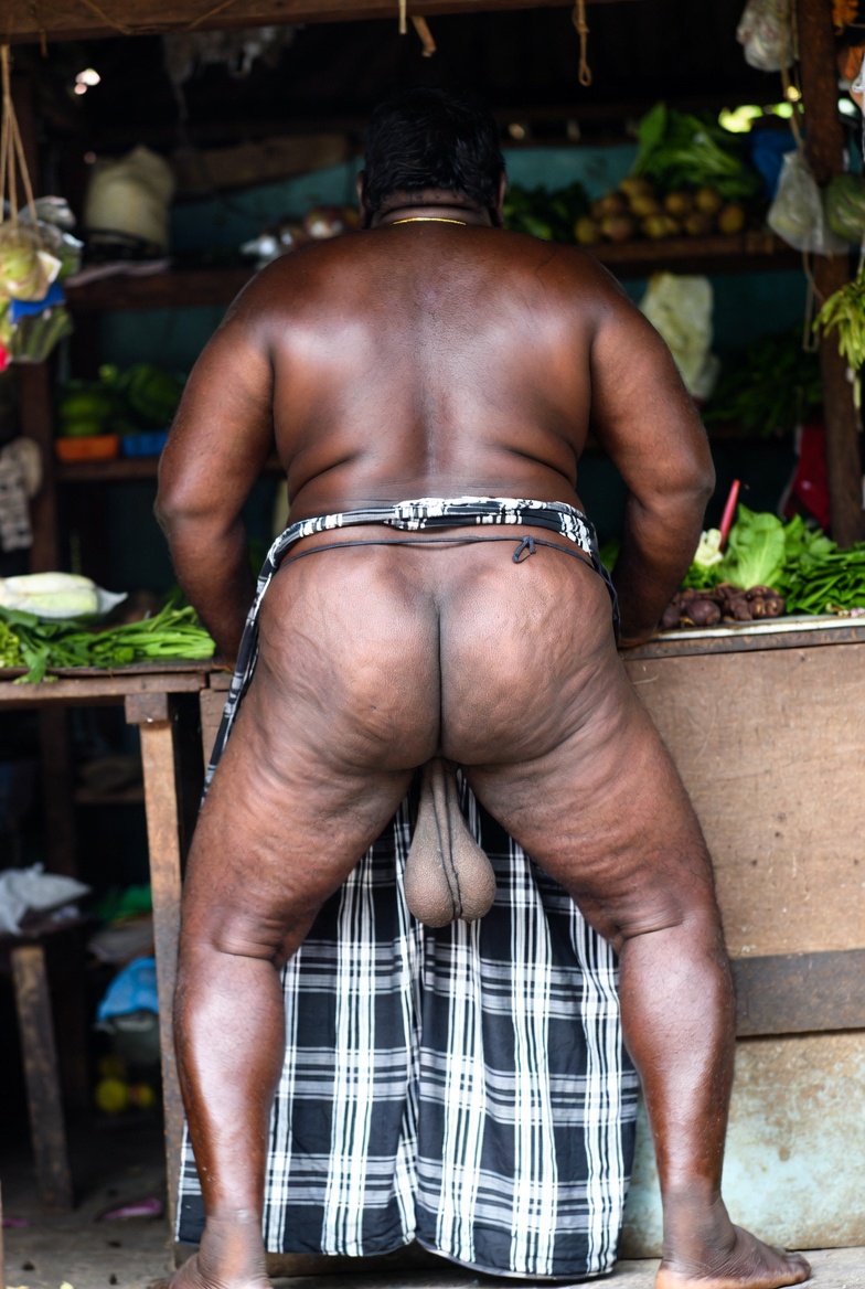 Have u seen ur daddy's balls while he bend down, normally works in home!! When it appears like hanging, i become very thirsty 😫😫😫