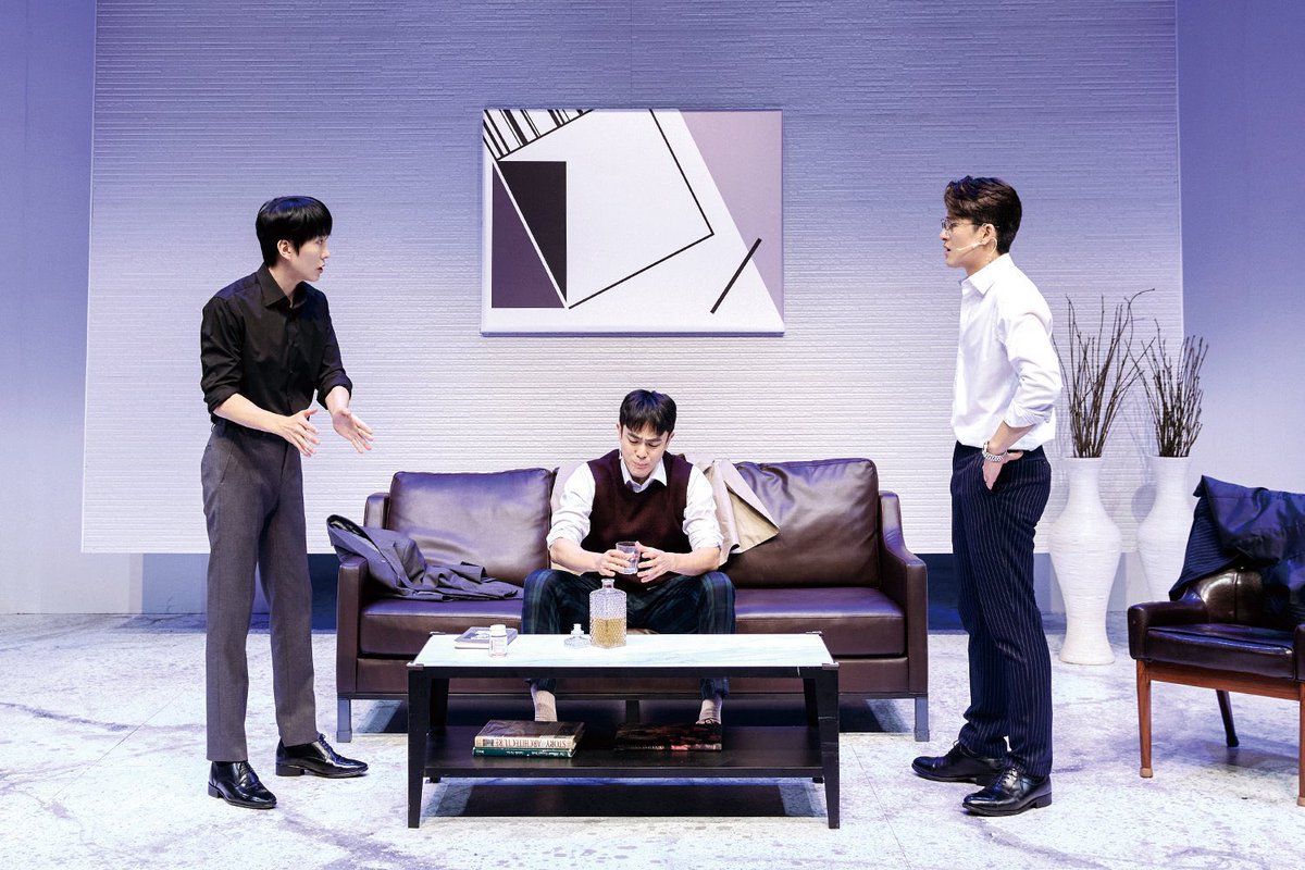 웅범복은 연극적으로나 비주얼적으로나 복이반 역할이 정말 큰 팀인듯
웅르주랑 범마크가 둘이 저러고 있었으면 그냥 찐따들같은데 복이반이 딱 껴있으니까 존나 진정성있고 개쎄보이잖아