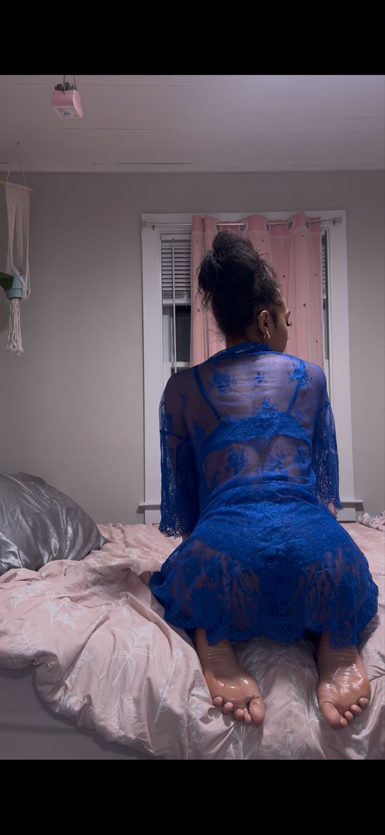 SoleSnatcher_77's tweet photo. A little something for my fans 🦶🏼💦 
Dm me for full video 🫦 
#footfetısh #ebony #OBSESSED https://t.co/BjRvsupXyD