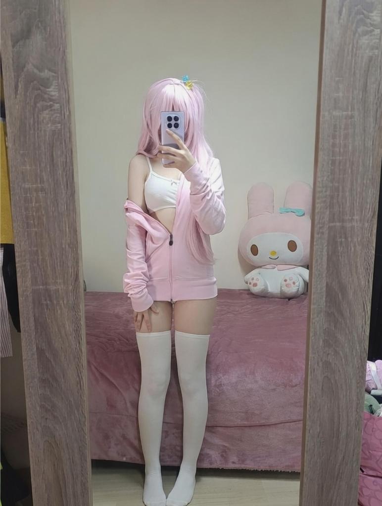 _ann_seal's tweet photo. It's just a mirror... No real people... Nobody judging...
Bocchi cosplay Set link :https://t.co/rUXho3ATF8 https://t.co/E2CrrU37eg