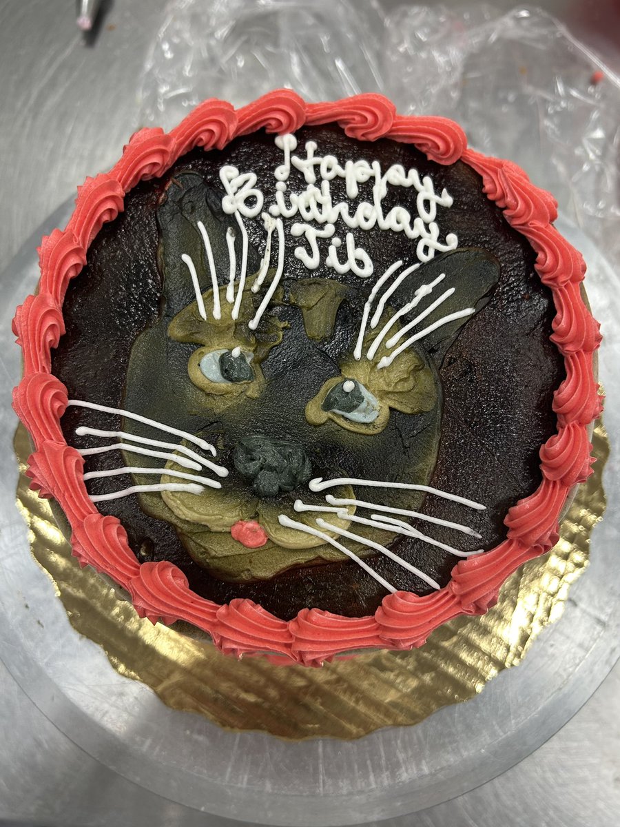eipuru_'s tweet photo. A silly cake featuring my friend’s silly son ❣️ #EIPUCAKES https://t.co/bSAgMIfw1O
