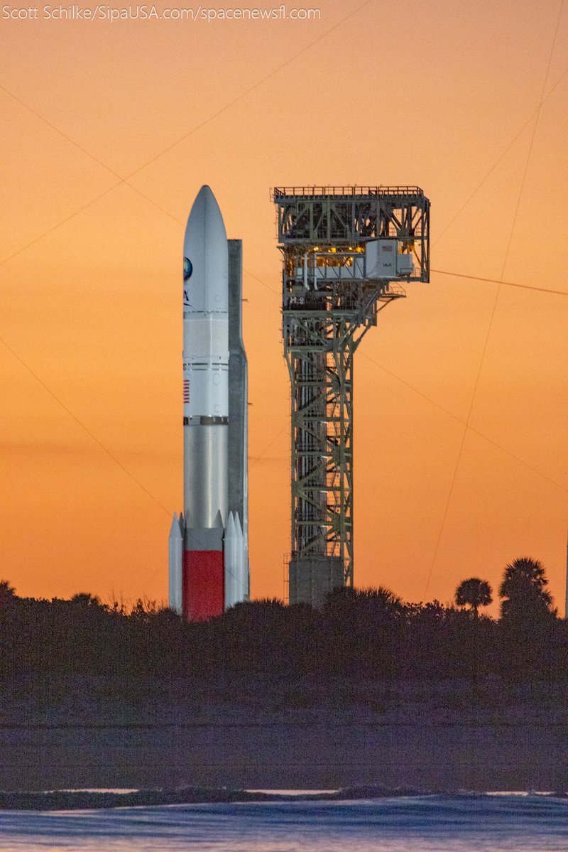 SchilkeScott's tweet photo. What a sunset with all three rockets tonight!

Thanks to @StarFleetTours &amp; @DavidJDPhotos 🇺🇲🚀🇺🇲
Fantastic time with friends!

📸 by Scott Schilke for https://t.co/aE2RPsUaYC and https://t.co/TGuheUs9gx https://t.co/4MwqqR4uV7