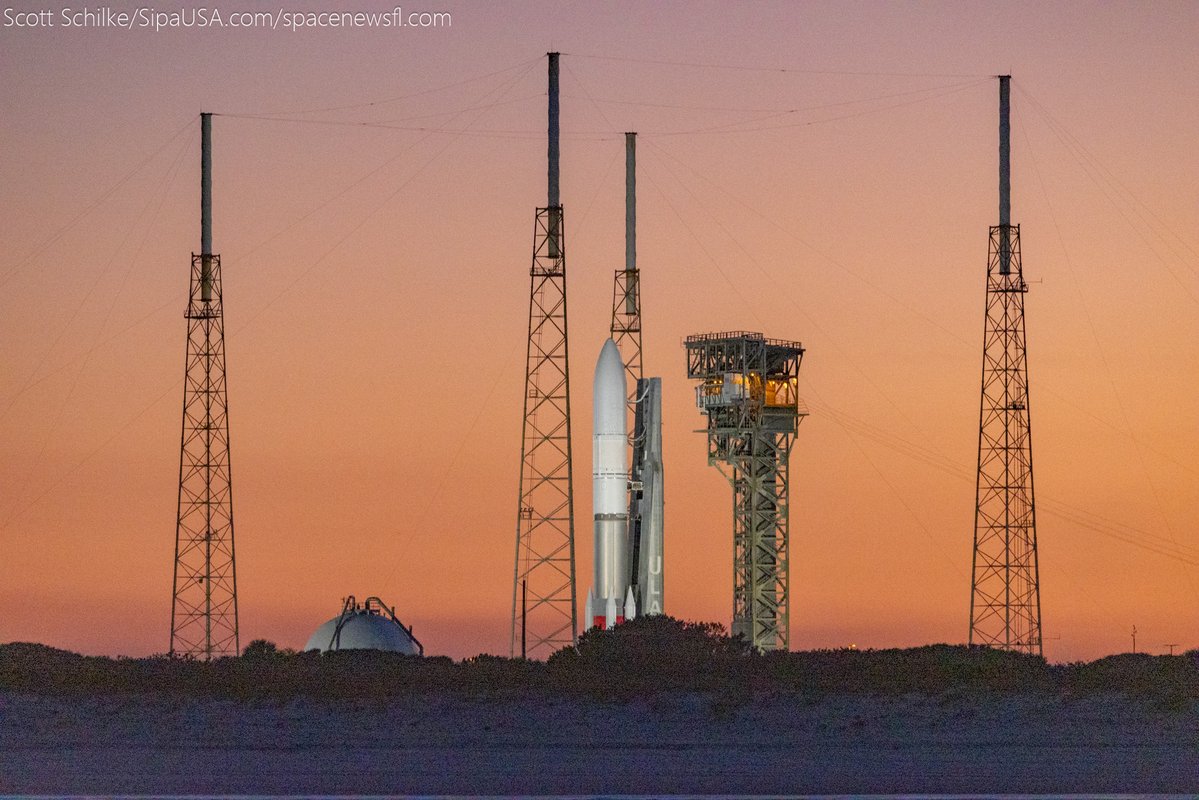 SchilkeScott's tweet photo. What a sunset with all three rockets tonight!

Thanks to @StarFleetTours &amp; @DavidJDPhotos 🇺🇲🚀🇺🇲
Fantastic time with friends!

📸 by Scott Schilke for https://t.co/aE2RPsUaYC and https://t.co/TGuheUs9gx https://t.co/4MwqqR4uV7