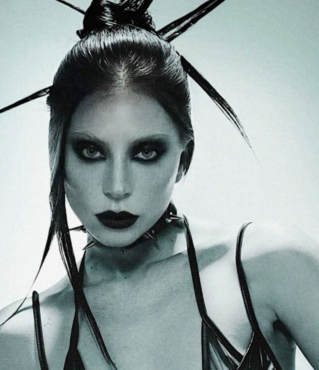 Pop perfection! "Garden Of Eden" de Lady Gaga atingiu 150 milhões de streams no Spotify, sendo a não-single mais reproduzida do "MAYHEM" na plataforma. 🐍 🍎