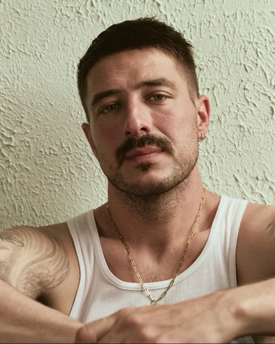 BuzzingPop's tweet photo. Mumford and Sons’ lead singer and Carey Mulligan’s husband, Marcus, shares his thoughts on ‘Heated Rivalry’:

“That sh*t is pretty intense, man. I kind of f**king love it […] I’m also so deeply in love with Connor Storrie, straight away.” https://t.co/pZj04NWUMT