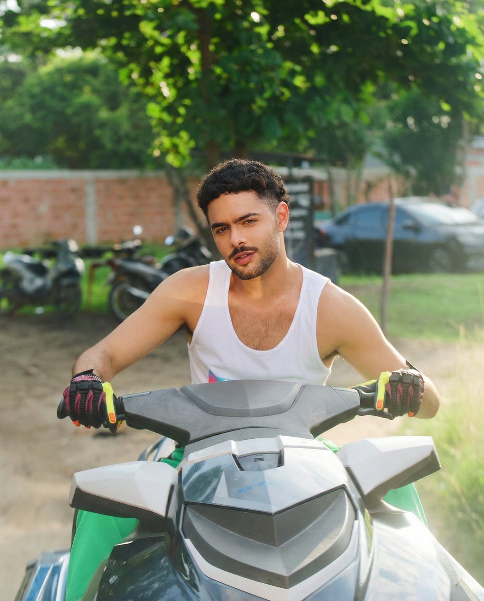 DjPedroSampaio's tweet image. QUER SUBIR NO MEU JETSKI? 😏
com o Google Gemini você pode se imaginar na minha garupa. Bora criar? quero ver os melhores aqui nos comentários kkkkk 

Vem fazer: goo.gle/4clIjqn #publi