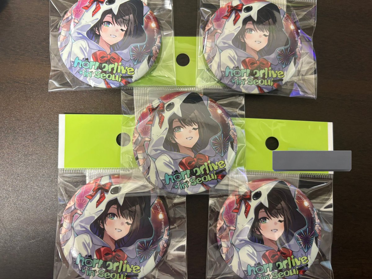 ハロウィンのスバちゃんの缶バッチやっと買えた🚑🎃 アクスタも欲しい