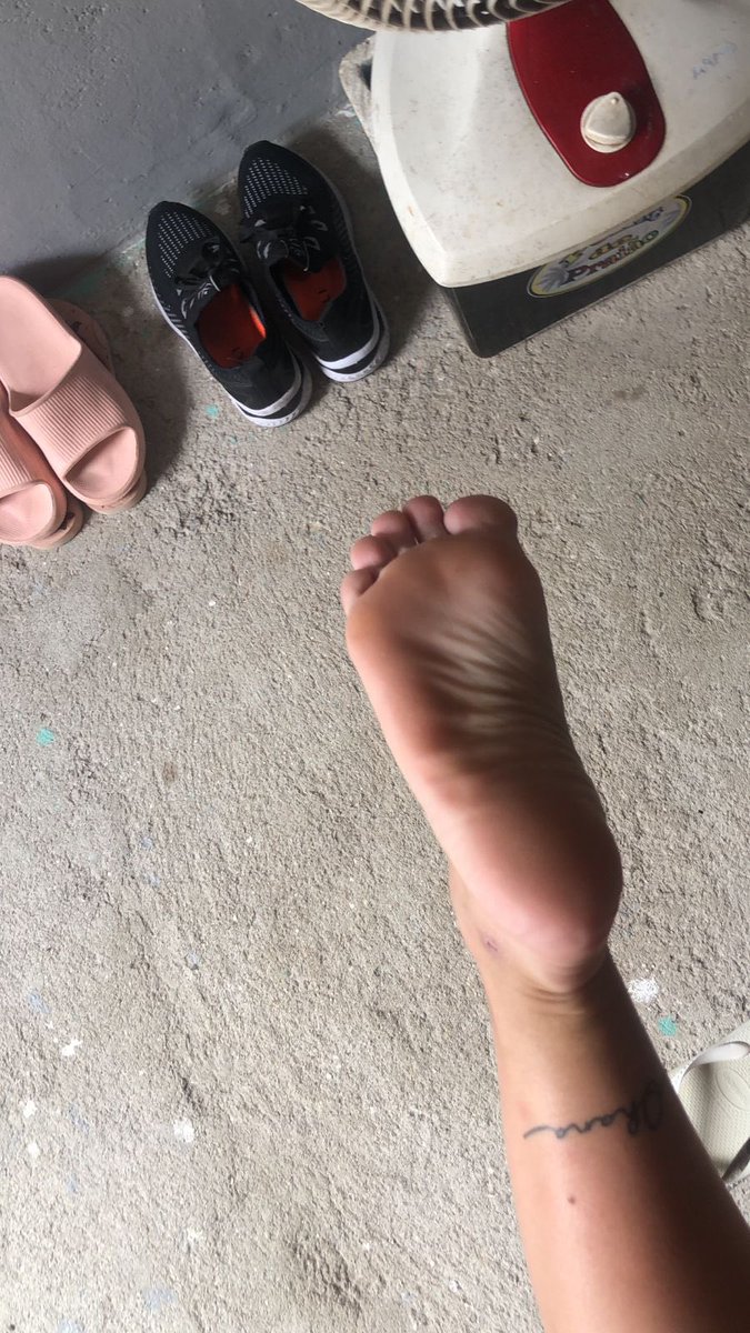 Analu_Feet's tweet photo. ON para vendas de pack do pé
#packdope #feet #domme #findom #podolatria https://t.co/ZgFea0dCvw