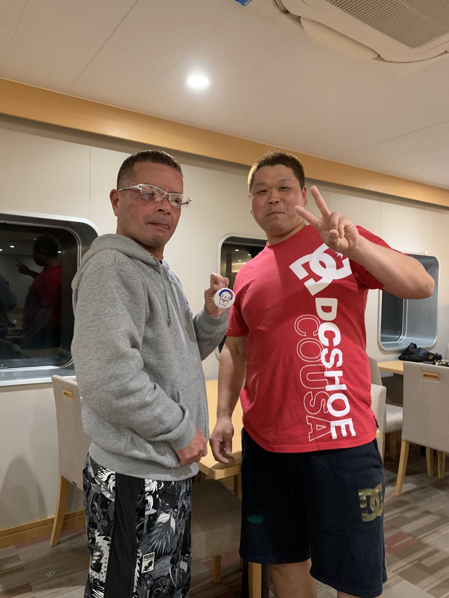 昨日名門大洋フェリーでのむけんさんに会いました🤤🙈✨
ご飯中にツーショットありがとうございます🙇‍♂️🙌✨

恥ずかしくて喋りかけれんかったけどおとんが話かけに行ってくれたおかげでいい記念になりました🙇‍♂️✨

オートメッセお気をつけてです🙇‍♂️✨