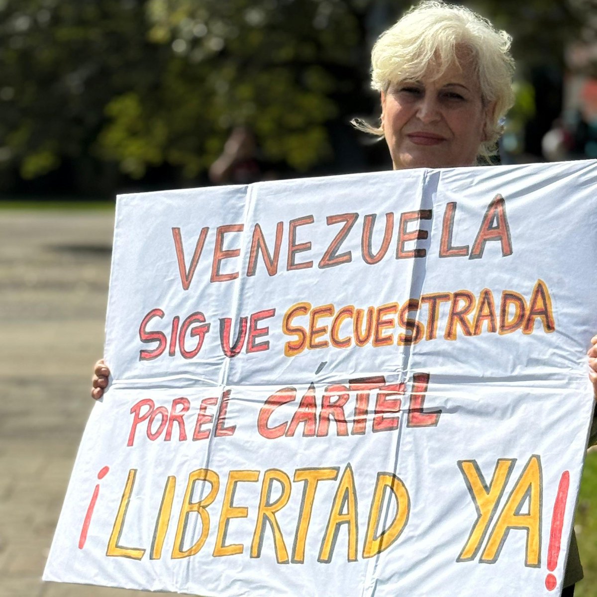 ¡VENEZUELA CONTINÚA SECUESTRADA!
#Venezuela sin medios de comunicación libres, DIRECTV SECUESTRADO, TWITTER BLOQUEADO, canales de notícias internacionales eliminados de las plataformas. Compré un plan de 90 canales y hoy solo tengo unos 30 y canales basura por lo que pago 40$.