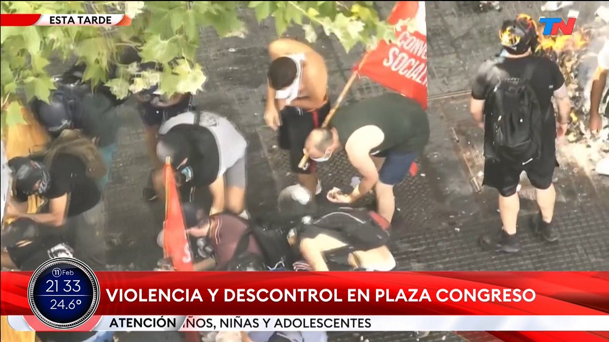 Yo no estaba haciendo nada....

Soy leyenda.... hordas.... ¡Terminemos con estas bestias peronchas QKs.....!