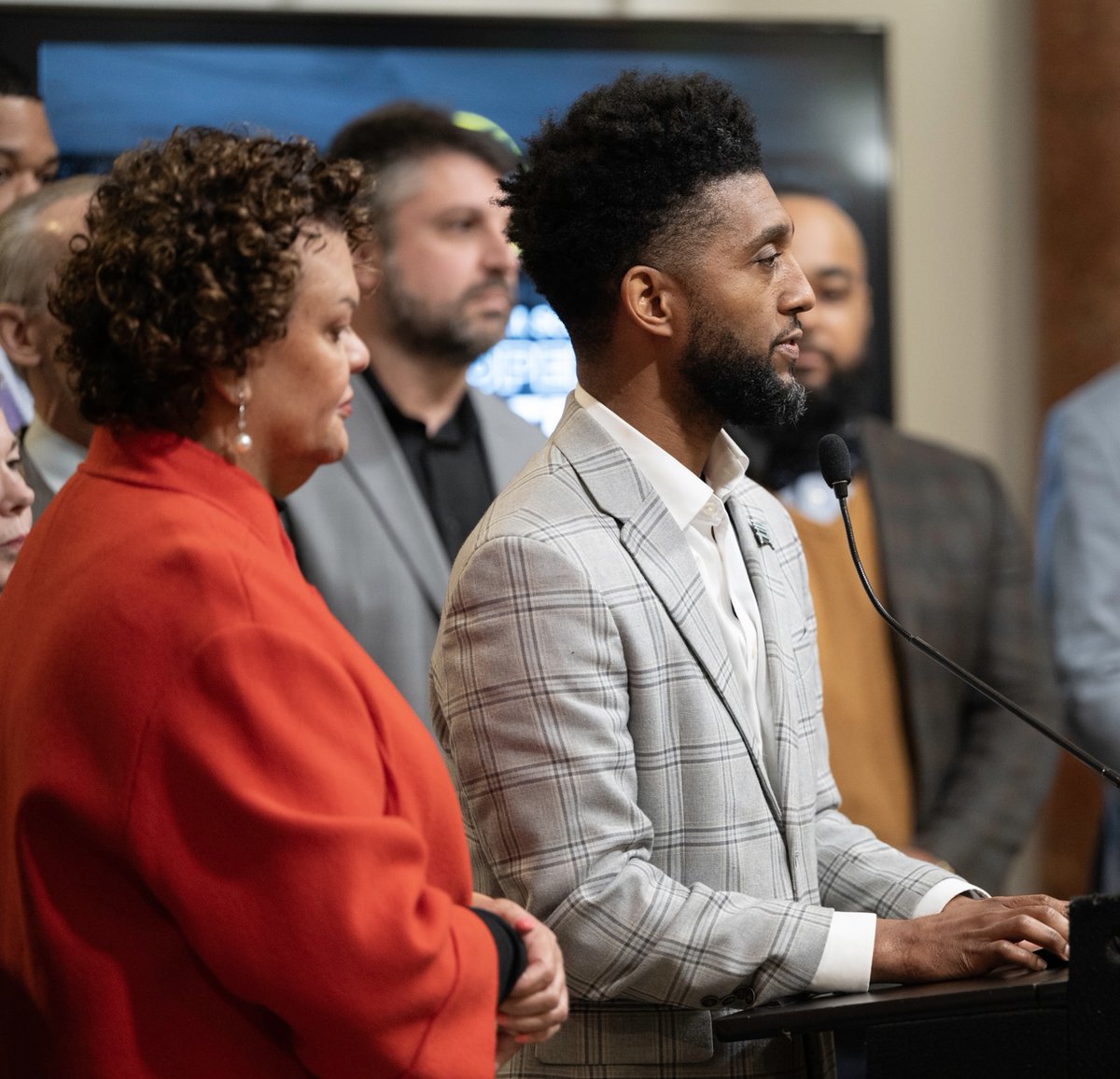 afronews's tweet photo. Mayor Scott announces property tax relief, tax sale reforms for Baltimore homeowners
By Megan Sayles, AFRO Staff Writer
https://t.co/P4tHn1KL5F
#baltimoretaxrelief #homeownershipforall #propertytaxreform #affordablebaltimore #scottformayor https://t.co/1H8kKKLoft