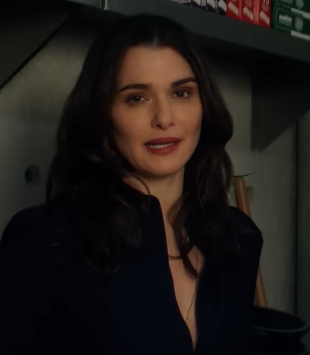 레이첼바이스의 이런 눈빛과 이런 입모양  내가제일좋아하는얼굴임   연하 볼 때 맨날 이런표정일거같애.//