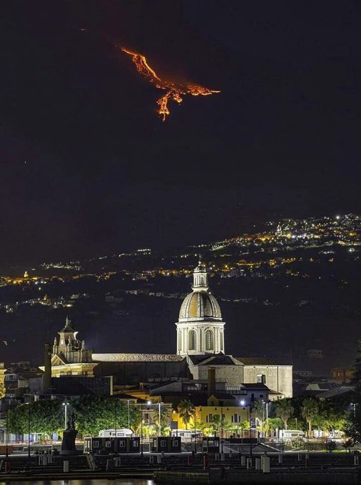 samtizzle's tweet photo. Ah man I’m lucky enough to have seen a couple of eruptions from Mount Etna but this is beautiful, a little phoenix keeping a beady eye on Sicily. What a delight 🤌🏻 https://t.co/ZHKc7nlb25