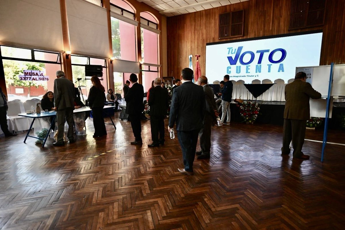 Mañana se elegirá a los 2 primeros magistrados que integrarán la <a href="/CC_Guatemala/">CC Guatemala</a> en el período 2026-2031.

👉 Exhortamos a las abogadas y abogados del <a href="/CangGuatemala/">Colegio de Abogados y Notarios de Guatemala</a> a votar con responsabilidad por el rescate de la #Justicia y la #Democracia.