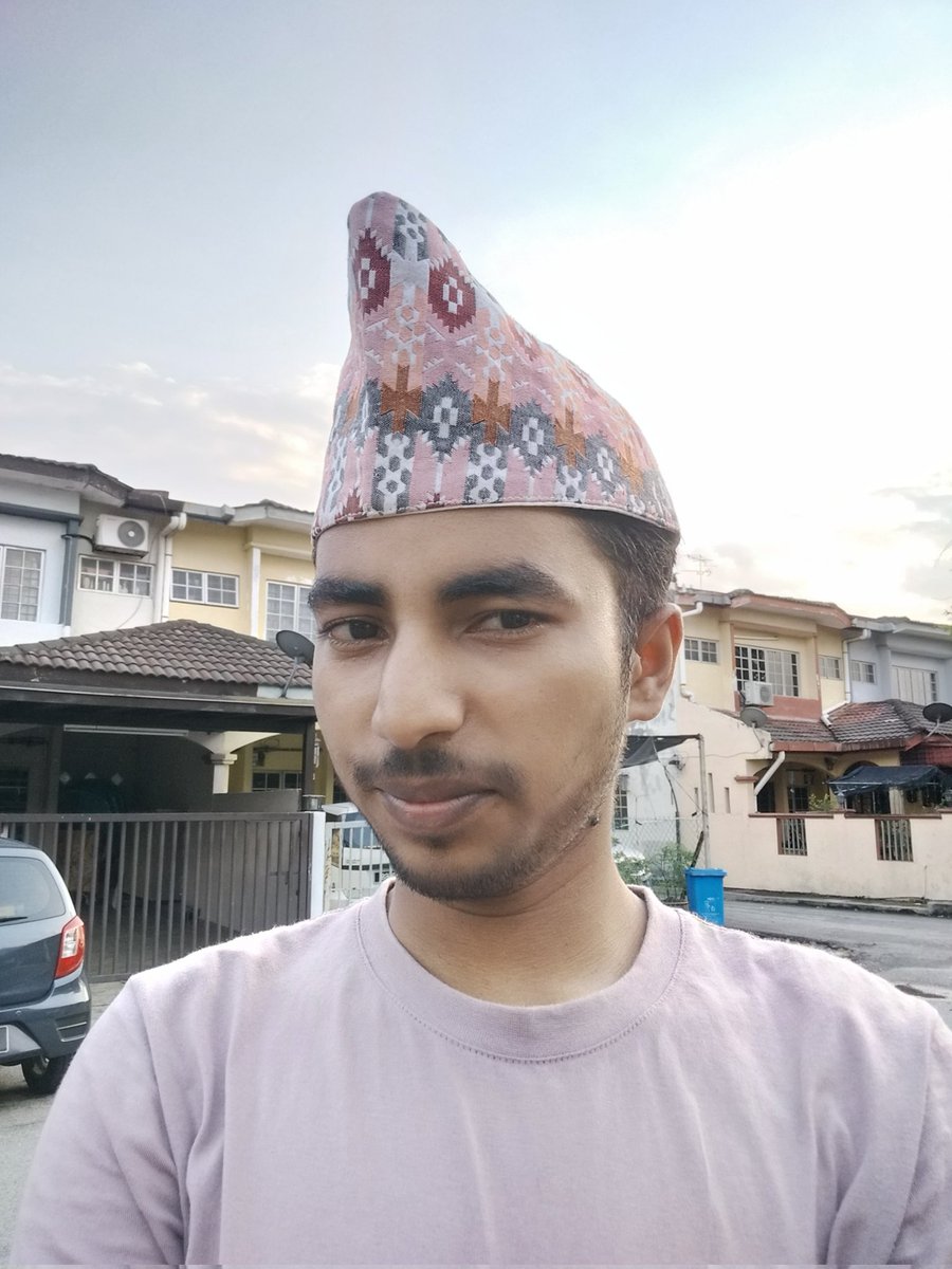 bitukumarydav10's tweet photo. This hat is not an ordinary hat. It is the pride of Nepal.🇳🇵❤️✌️ https://t.co/R20QTdTLc3