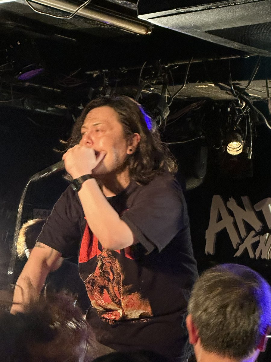 MuvTbDl51nxzoHi's tweet photo. #Alphoenix
#PredatorsInShadowVol2
#新宿Antiknock
(2026.2.11) 恐らく２回目の参戦Voカルの目ん玉むきむき久しぶりに見た！ツインGtターが良い感じ！爆音でBaスレス忘れさせられた〜！ https://t.co/7BIniIWelU